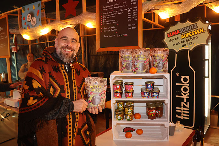 Florin von Community Kirchen auf dem Neuperland Weihnachtsmarkt 2023 an den Adventswochenende 2023 (©Foto: Martin Schmitz)